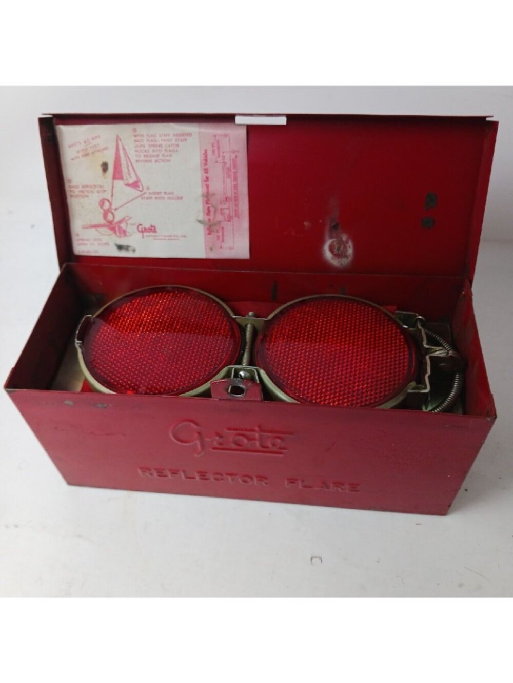 Grote VTG Reflector Kit W/Red Flag Metal Case Emergency Road Safety #S-5 - Picture 7 of 15